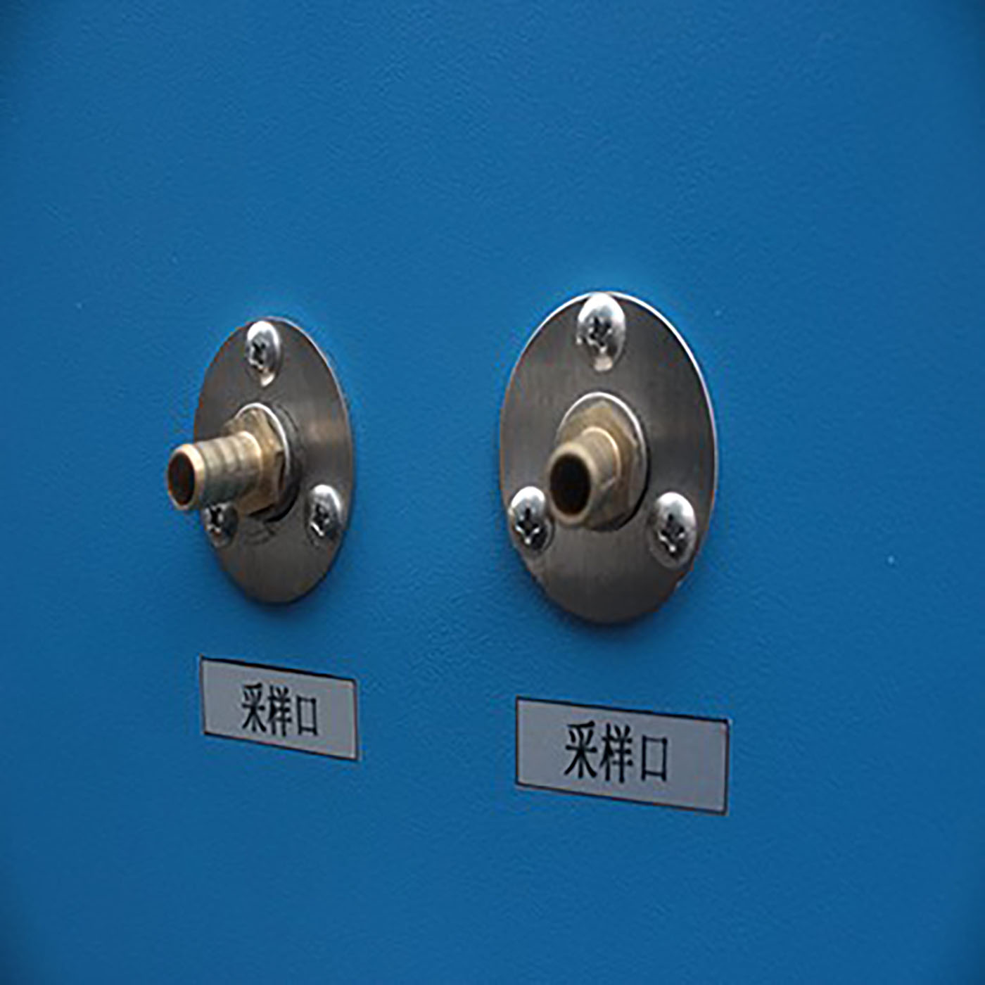 Plastic Runway Two Barrels of VOC Emission Chamber (8).jpg